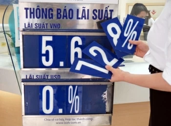 Vì đâu các ngân hàng tiếp tục tăng lãi suất huy động?