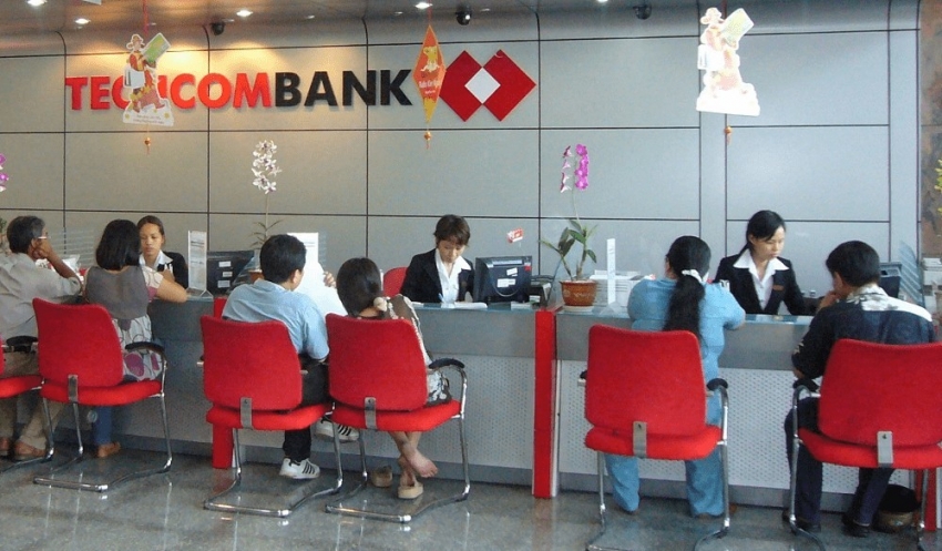 Tăng mạnh chi phí dự phòng, Techcombank vẫn lãi lớn trong nửa đầu năm