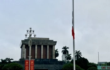 Lễ thượng cờ rủ tại Quảng trường Ba Đình bắt đầu lễ Quốc tang