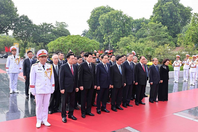 Lãnh đạo Đảng, Nhà nước viếng Chủ tịch Hồ Chí Minh và tưởng niệm các anh hùng liệt sĩ