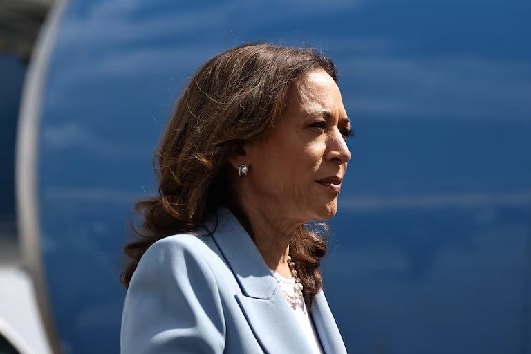 Bà Kamala Harris giành được ưu thế trong các cuộc thăm dò