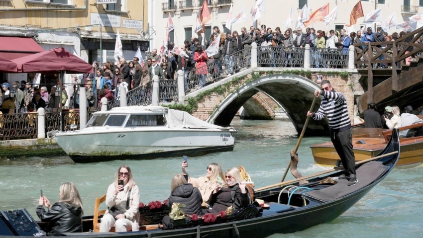 Venice giới hạn quy mô đoàn khách du lịch dưới 25 người