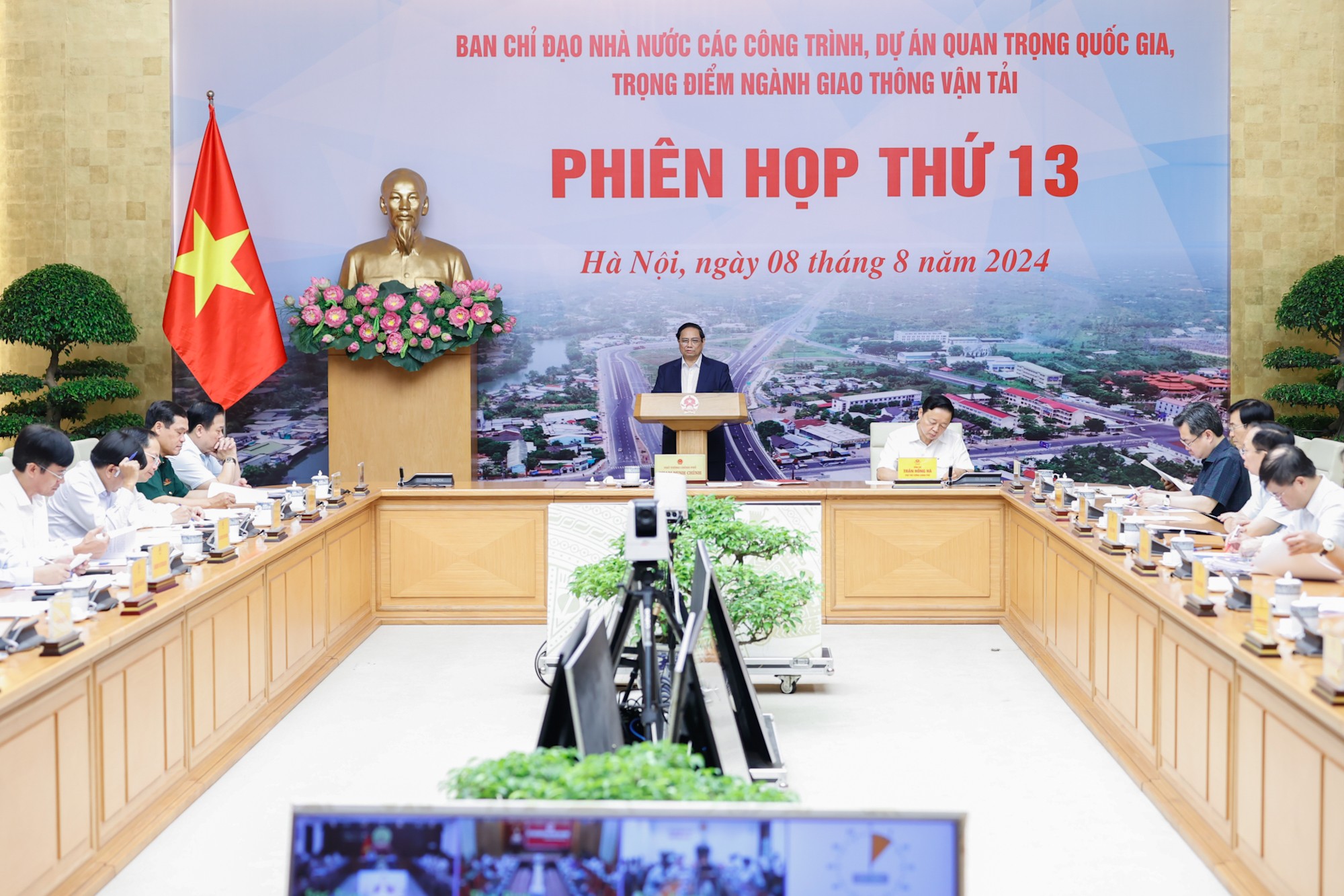 Thủ tướng: Tăng tốc hoàn thành thêm 1.200 km cao tốc vào năm 2025