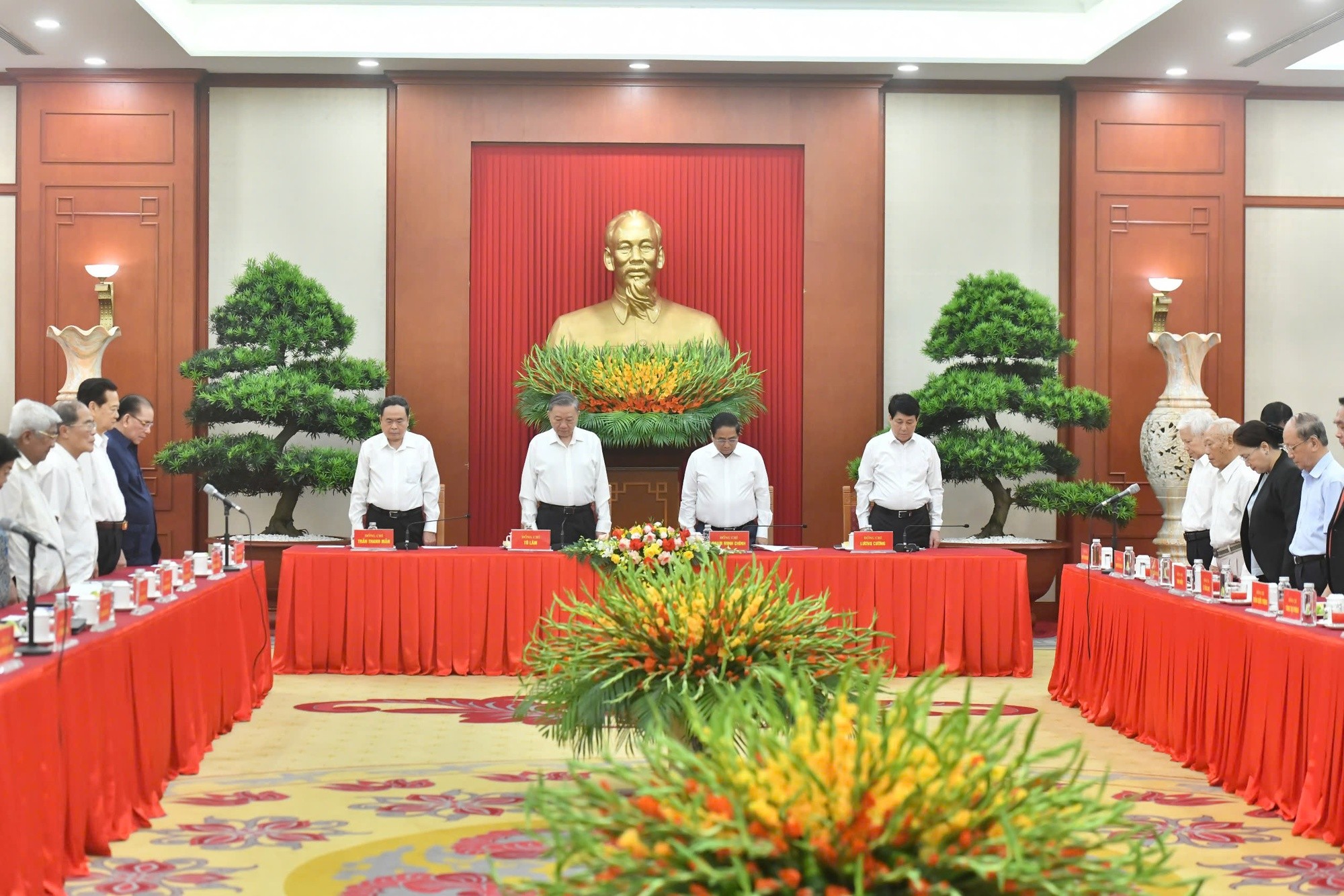 Tổng Bí thư, Chủ tịch nước gặp mặt các đồng chí lãnh đạo, nguyên lãnh đạo Đảng, Nhà nước