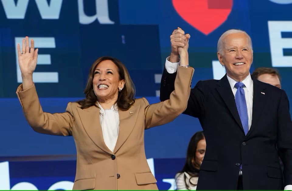 Tổng thống Mỹ Joe Biden rơi lệ tôn vinh bà Kamala Harris