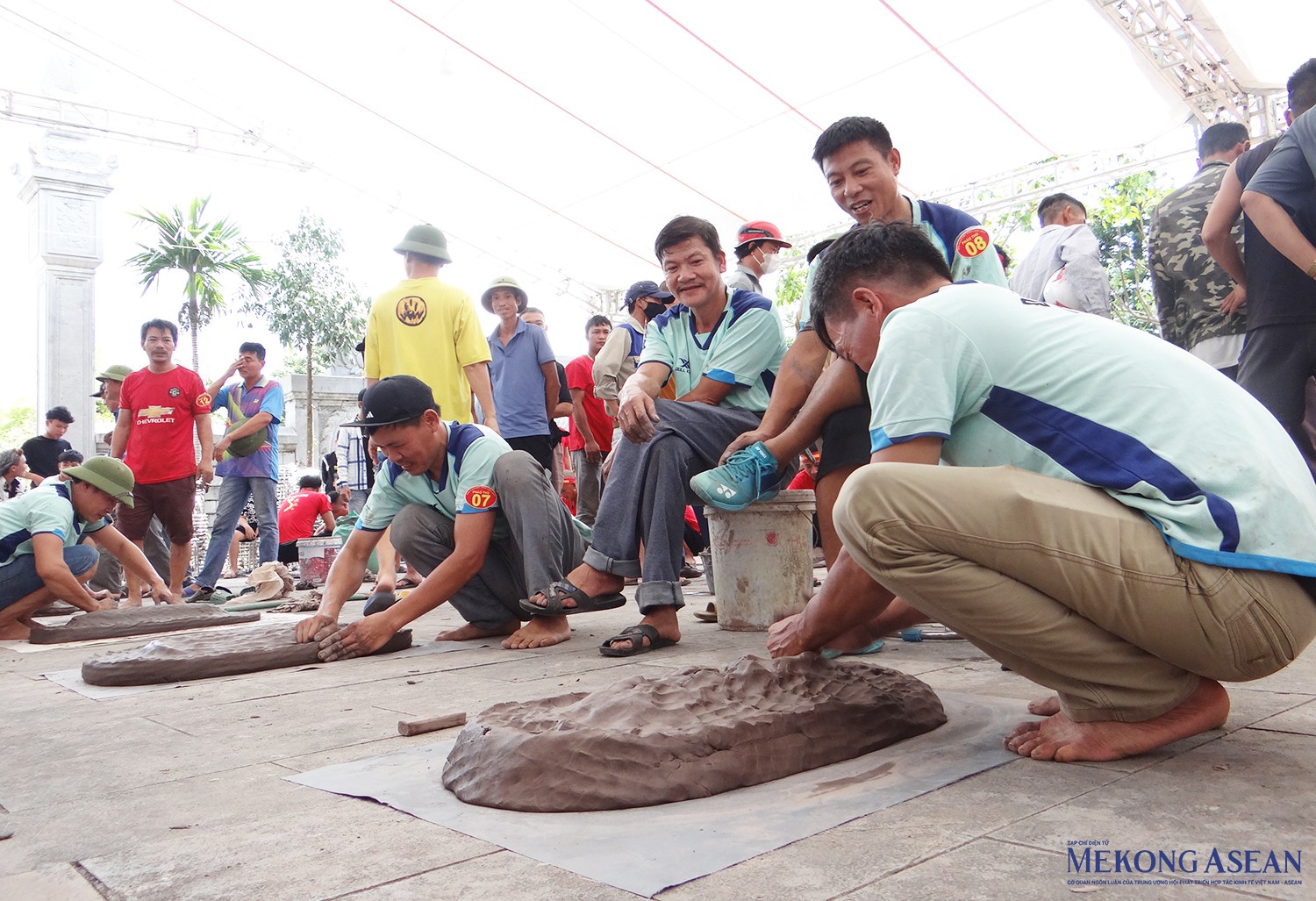 Pháo đất tại lễ hội năm nay là loại pháo tiểu (từ 30 - 45 kg). 