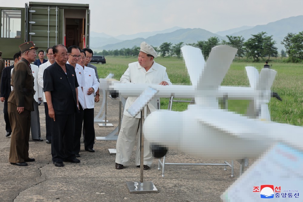 Ông Kim Jong Un giám sát thử nghiệm UAV tự sát