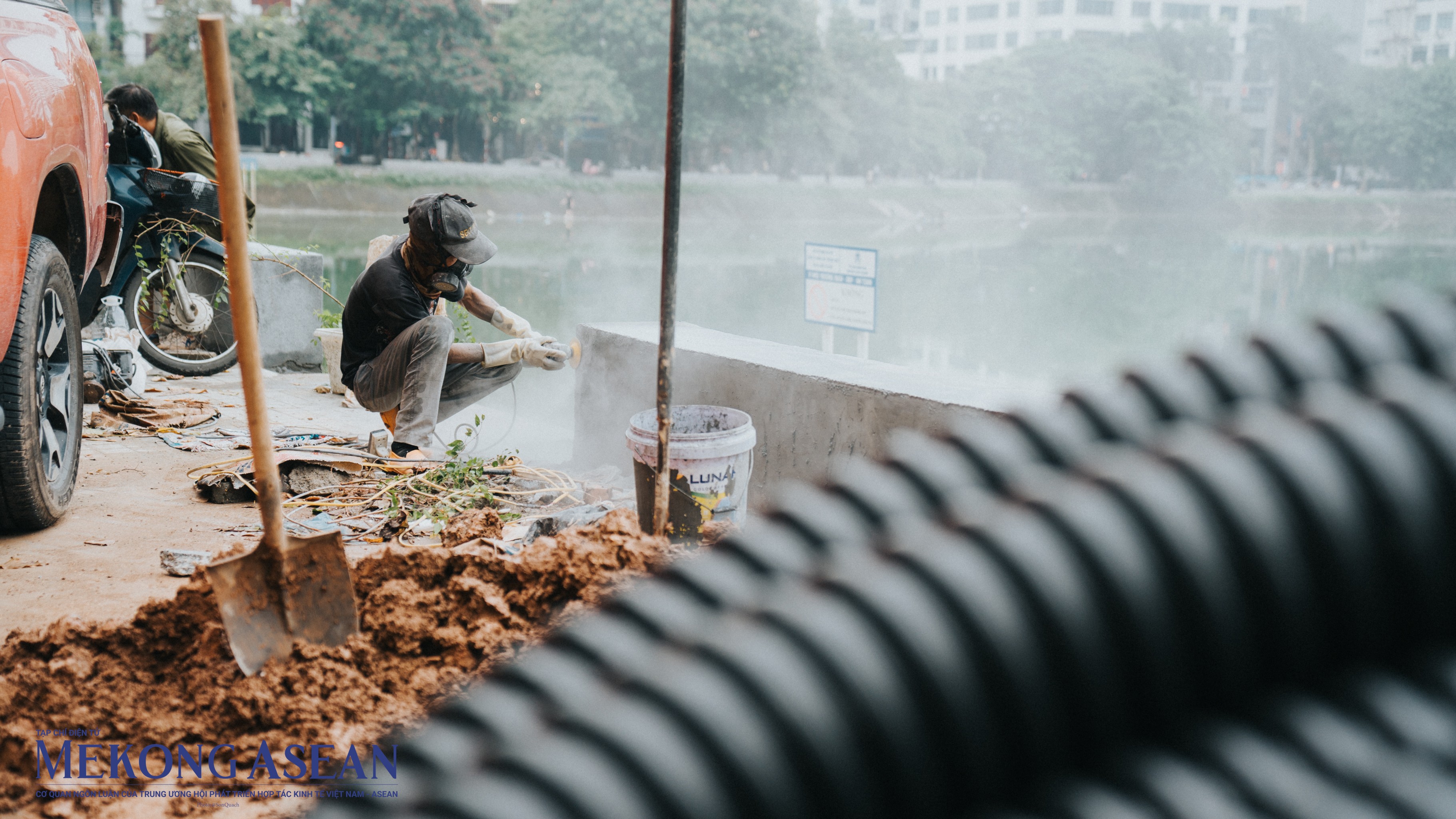 Hà Nội: Gấp rút hoàn thiện tuyến phố đi bộ cạnh hồ Ngọc Khánh