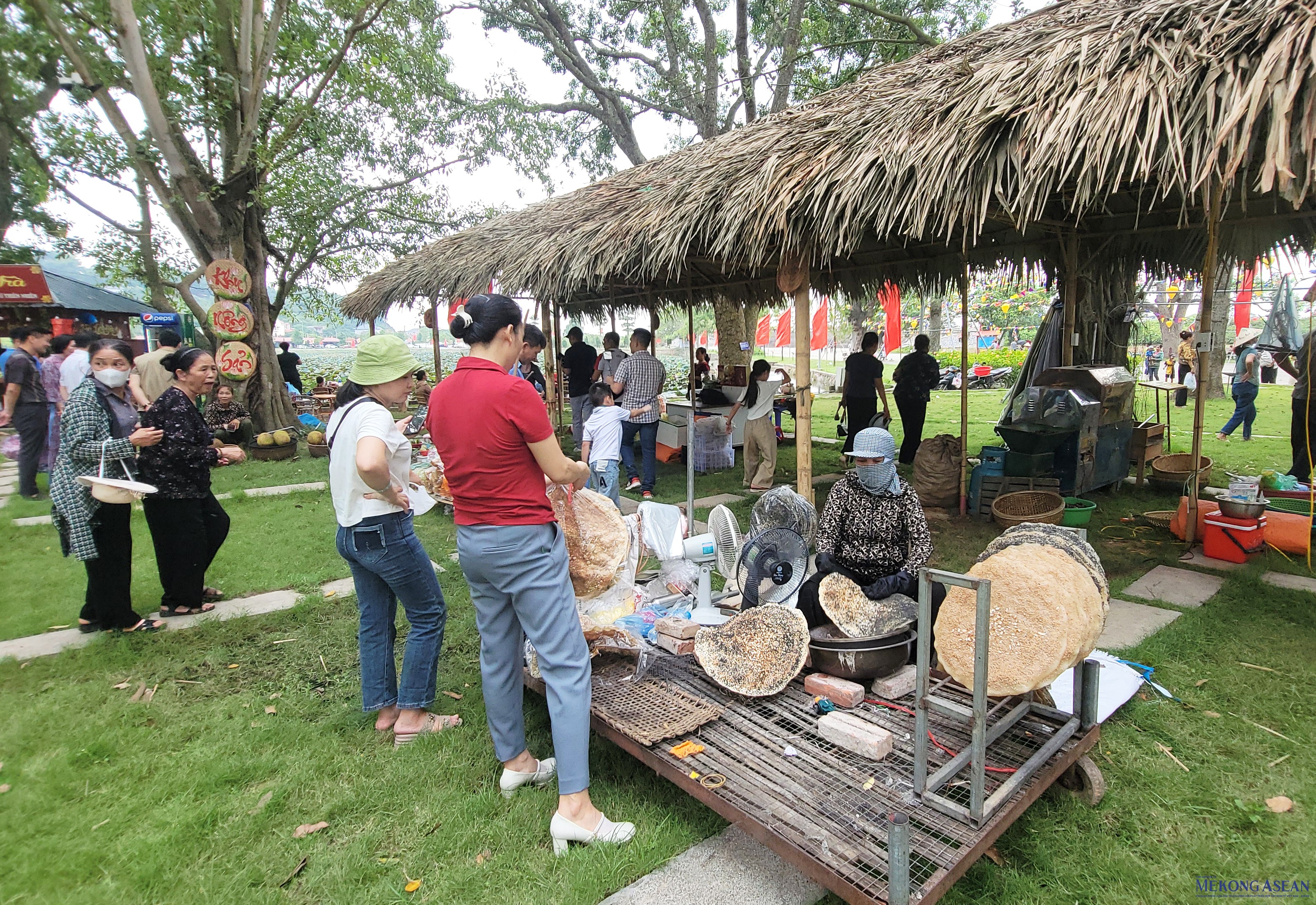 Tái hiện chợ quê tại di tích đền Kiếp Bạc ở Hải Dương Tái hiện chợ quê tại di tích đền Kiếp Bạc ở Hải Dương