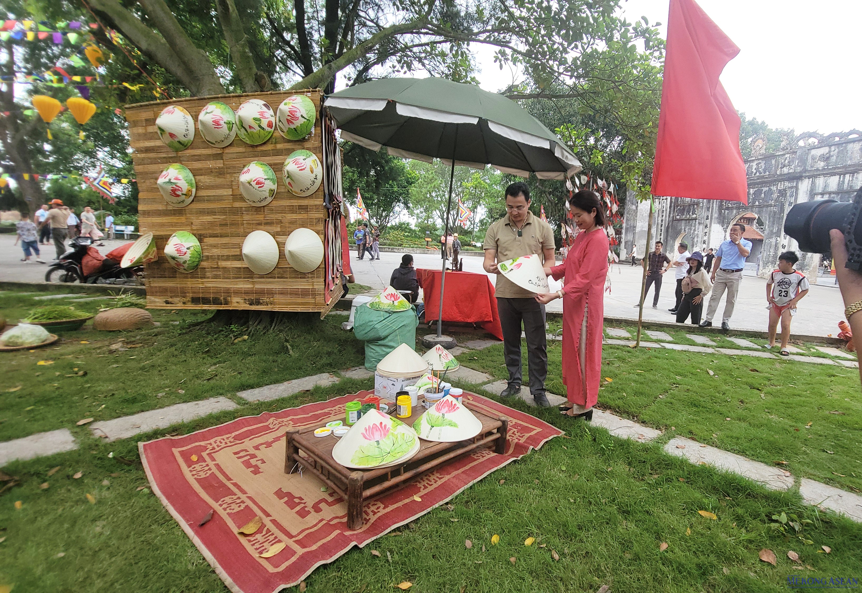 Tái hiện chợ quê tại di tích đền Kiếp Bạc ở Hải Dương Tái hiện chợ quê tại di tích đền Kiếp Bạc ở Hải Dương