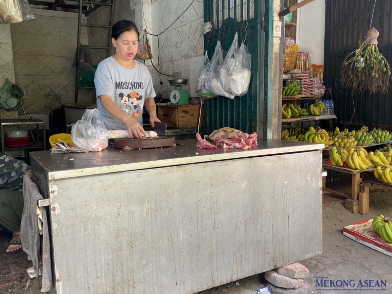 Các quầy thịt luôn trong tình trạng cháy hàng dù mới chỉ đầu giờ sáng. Ảnh: Hà Anh/Mekong ASEAN.