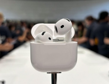 AirPods 4 có khả năng '2 người nghe cùng một lúc'