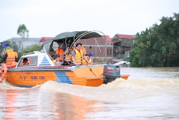 Thủ tướng Chính phủ thị sát vùng lũ Bắc Giang