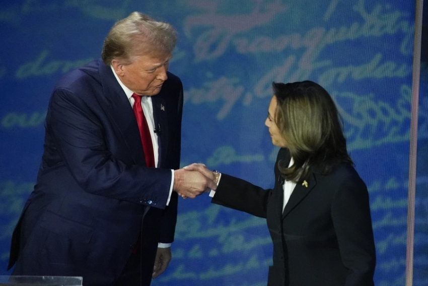 Ông Donald Trump và bà Kamala Harris lần đầu tranh luận trực tiếp