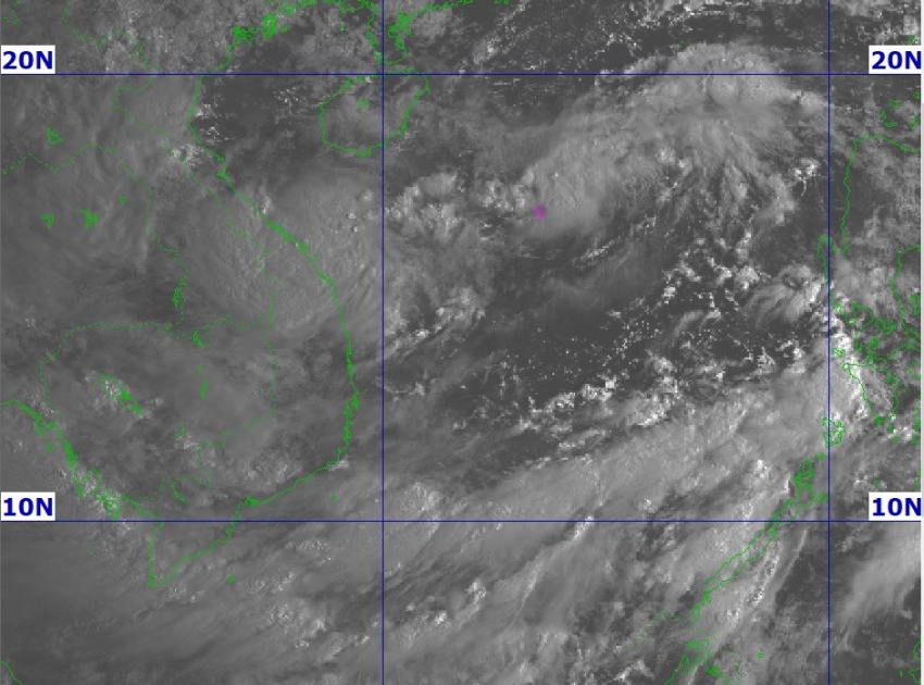 Áp thấp nhiệt đới cách quần đảo Hoàng Sa 220km
