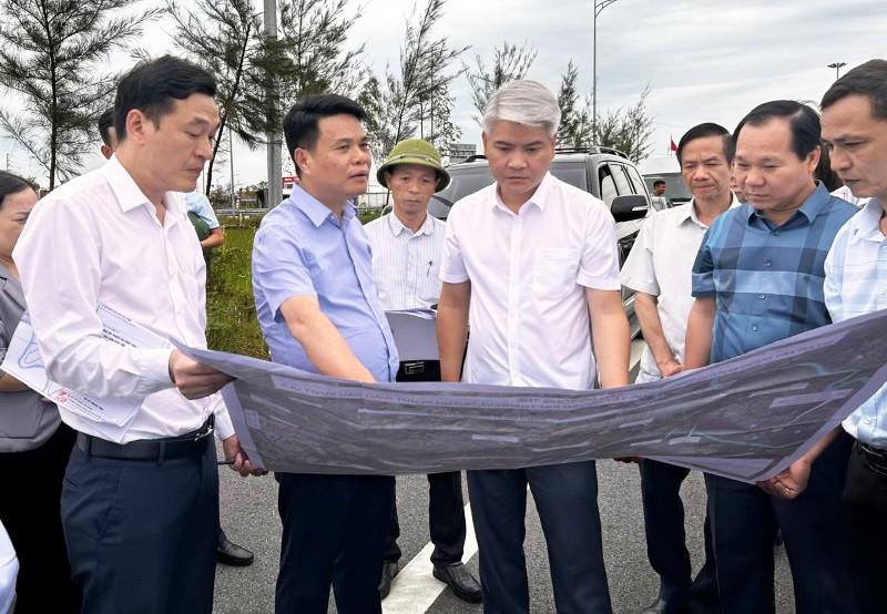 Chủ tịch UBND tỉnh Hải Dương Lê Ngọc Châu kiểm tra tiến độ dự án đường trục Đông - Tây huyện Kim Thành.