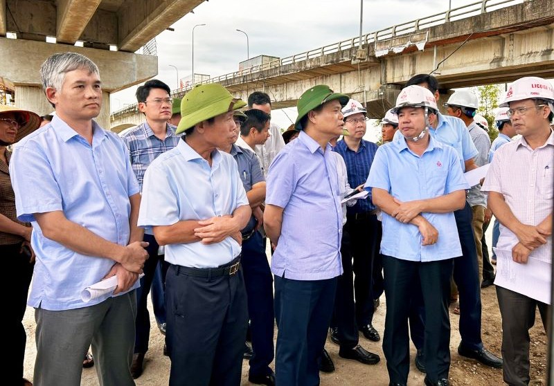 Chủ tịch UBND tỉnh Hải Dương Lê Ngọc Châu kiểm tra tiến độ dự án  cải tạo, nâng cấp đường tỉnh 390 đoạn từ cầu Hợp Thanh đến cầu Quang Thanh tại huyện Thanh Hà.