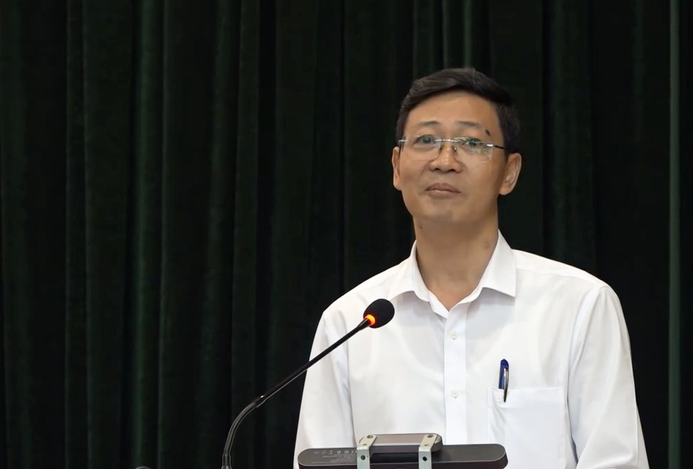 Ông Bùi Xuân Lộc, Chủ tịch UBND thị xã Kinh Môn phát biểu tại Hội nghị gặp mặt, làm việc với các doanh nghiệp trên địa bàn thị xã. Ảnh: Văn Học. Ông Bùi Xuân Lộc, Chủ tịch UBND thị xã Kinh Môn phát biểu tại Hội nghị gặp mặt, làm việc với các doanh nghiệp trên địa bàn thị xã. Ảnh: Văn Học.