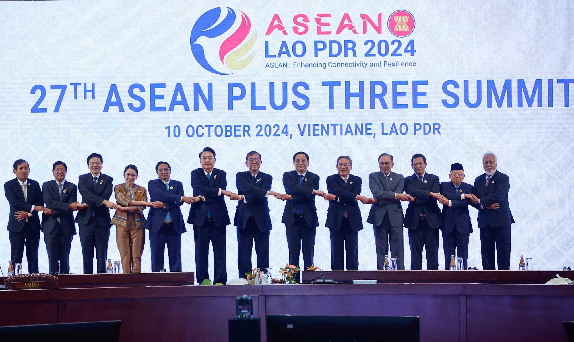 Các lãnh đạo ASEAN và 3 nước Trung Quốc, Nhật Bản, Hàn Quốc dự Hội nghị Cấp cao ASEAN+3. Ảnh: VGP.