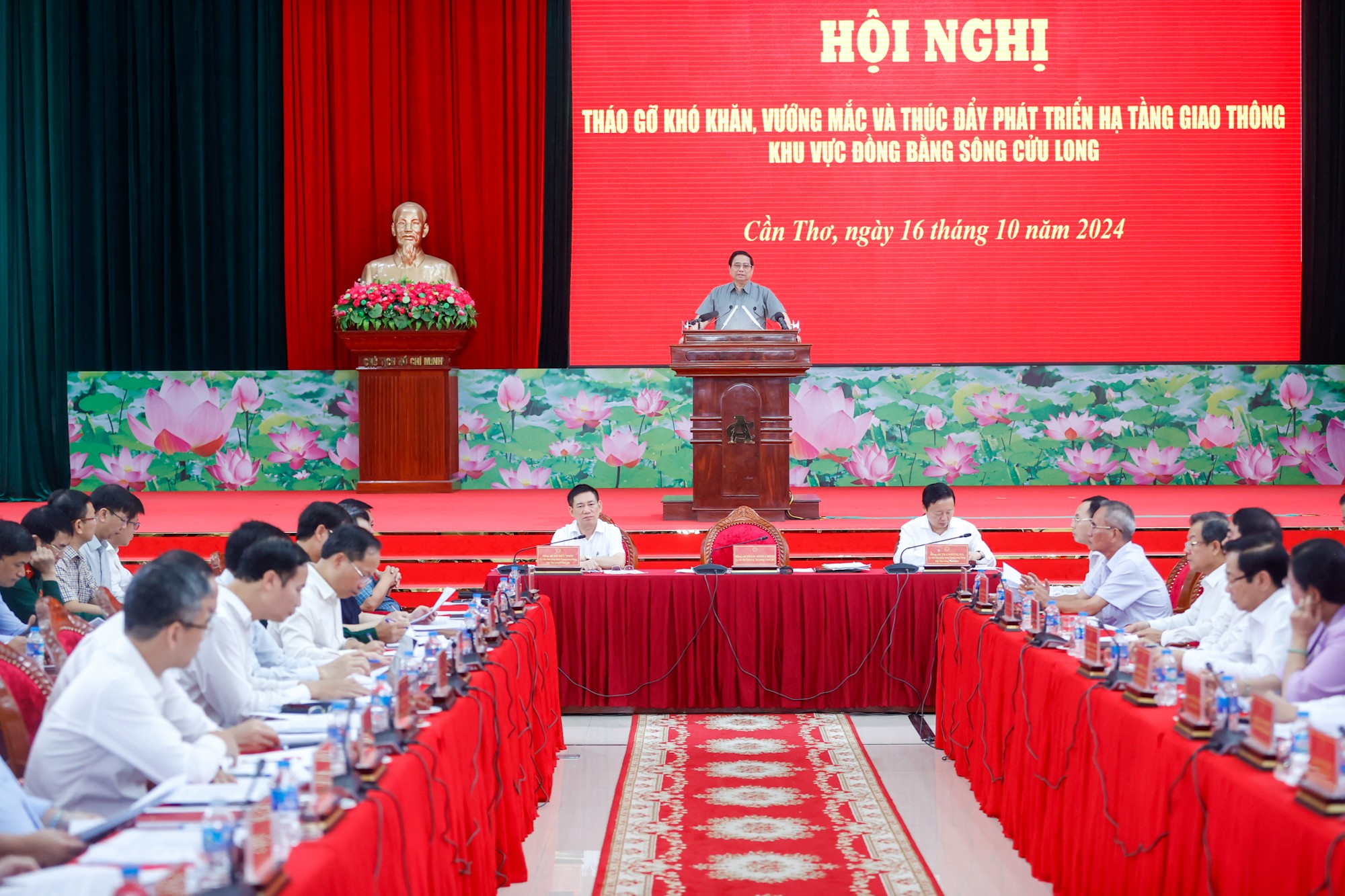 Hội nghị tháo gỡ khó khăn, vướng mắc và thúc đẩy phát triển hạ tầng giao thông khu vực Đồng bằng sông Cửu Long. 