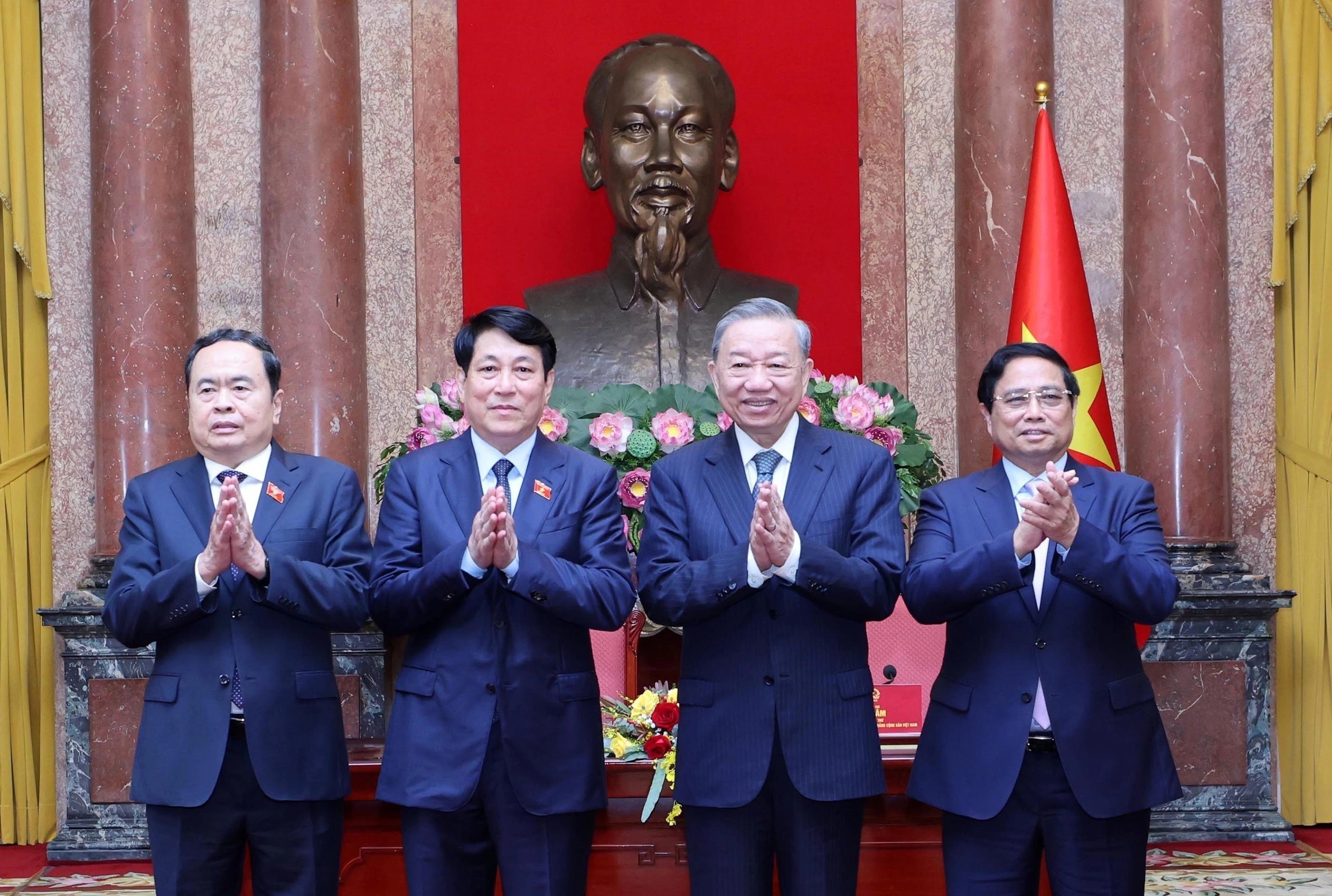 Tổng Bí thư Tô Lâm, Chủ tịch nước Lương Cường, Thủ tướng Chính phủ Phạm Minh Chính và Chủ tịch Quốc hội Trần Thanh Mẫn tại lễ bàn giao công tác của Chủ tịch nước.