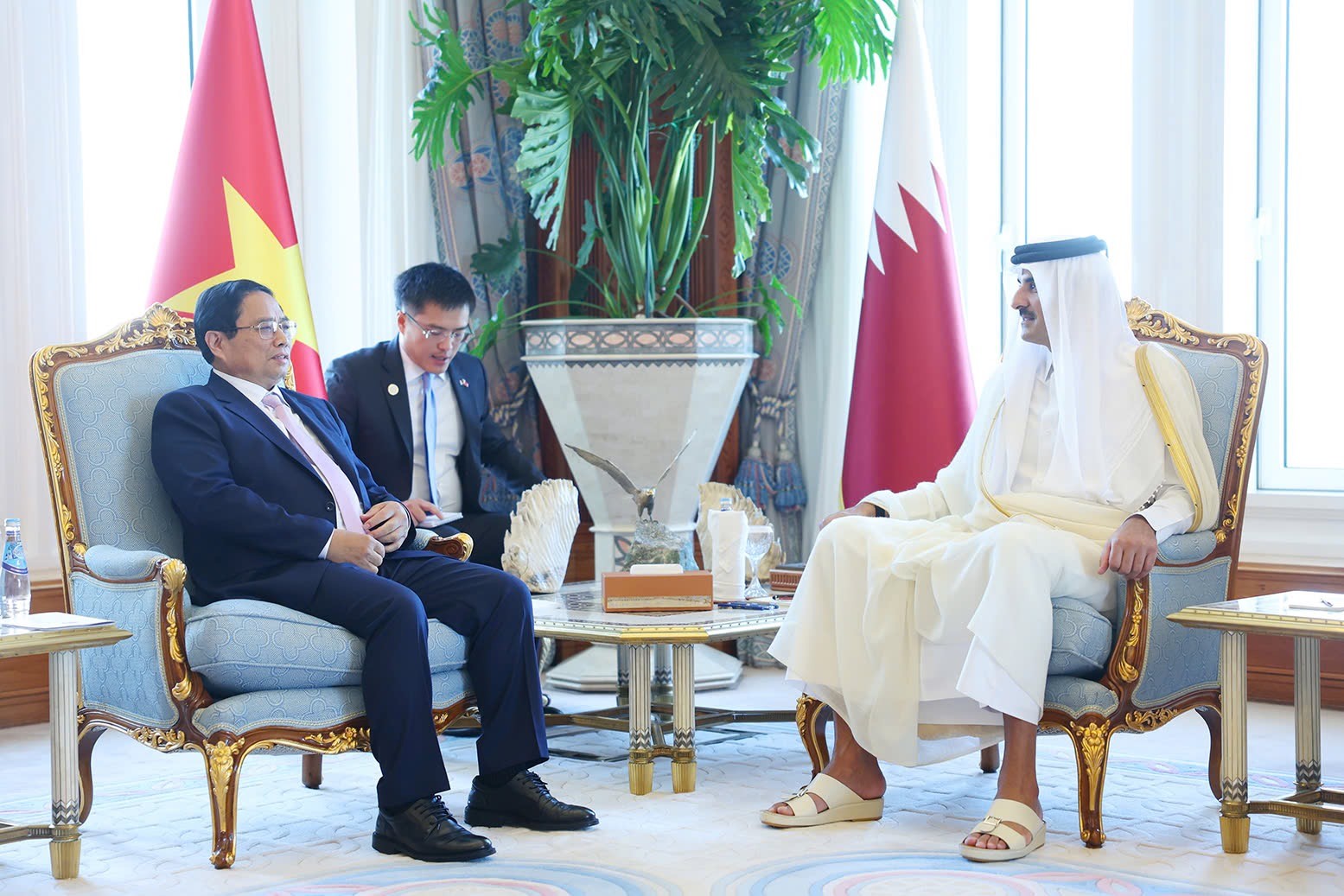 Thủ tướng Chính phủ Phạm Minh Chính đã hội kiến Quốc vương Qatar Sheikh Tamim Bin Hamad Al Thani. Ảnh: VGP.