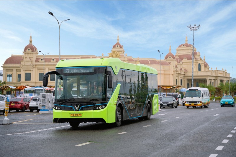 VinBus vận hành tuyến bus điện đầu tiên ở thành phố biển Nha Trang