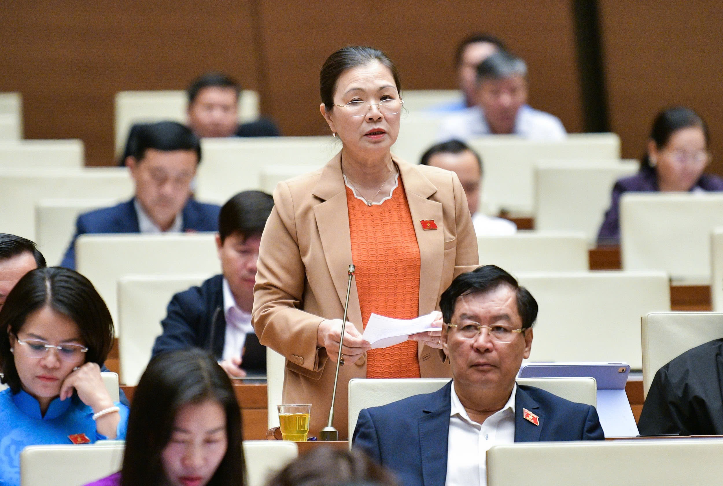 'Cần có chính sách khuyến khích sử dụng lao động là phụ nữ ngoài 40 tuổi'