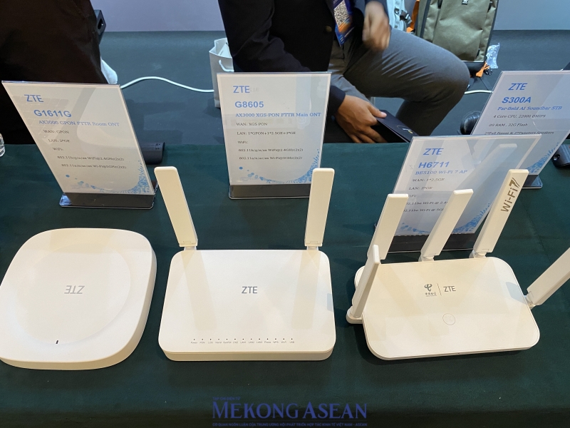 Ngoài ra, ZTE mang đến triển lãm các bộ phát Wifi của hãng phát triển. Ảnh: Hà Anh/Mekong ASEAN.