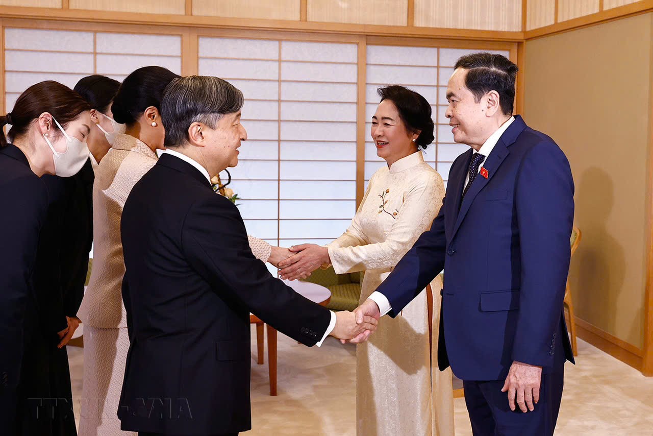 Chủ tịch Quốc hội Trần Thanh Mẫn và Phu nhân hội kiến Nhà vua Naruhito cùng Hoàng hậu Masako. 