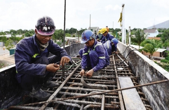 Giải ngân đầu tư công còn phụ thuộc vào &apos;1 luật sửa 8 luật&apos;