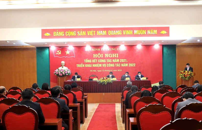 &Ocirc;ng Trần Tuấn Anh qu&aacute;n triệt s&acirc;u sắc c&aacute;c nội dung Nghị quyết Đại hội Đảng to&agrave;n quốc lần thứ XIII của Đảng, l&agrave;m cơ sở để triển khai c&aacute;c nhiệm vụ c&ocirc;ng t&aacute;c của Ban.