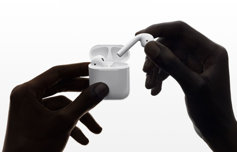 Apple sẽ ra mắt phi&ecirc;n bản AirPods gi&aacute; rẻ