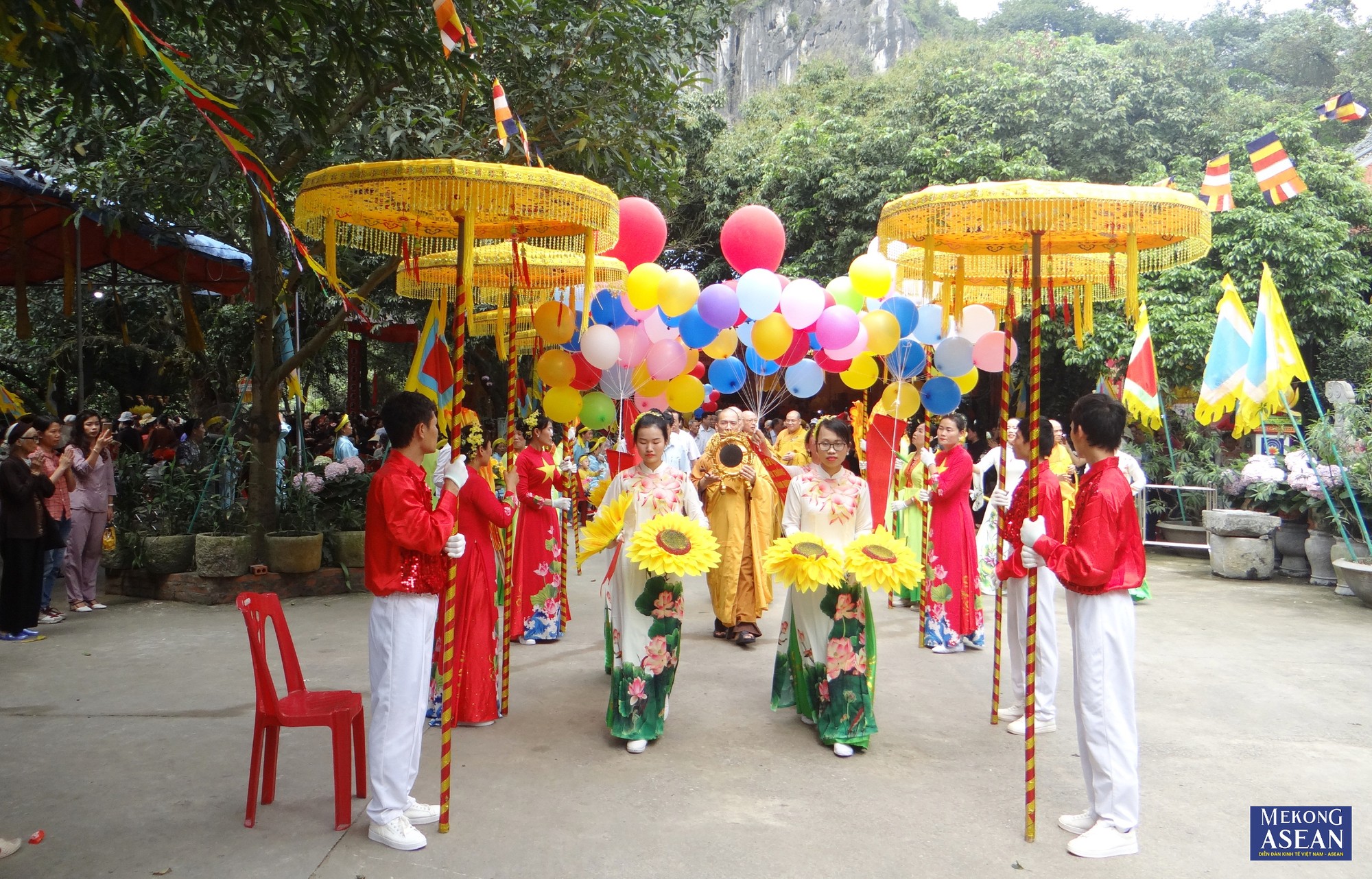 Lễ hội ch&ugrave;a Nhẫm Dương được tổ chức v&agrave;o ng&agrave;y m&ugrave;ng 6/3 &acirc;m lịch.