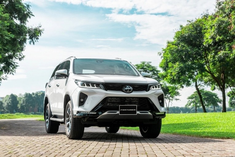 Toyota Việt Nam ra mắt sản phẩm mới, li&ecirc;n tiếp giảm gi&aacute; nhiều mẫu xe