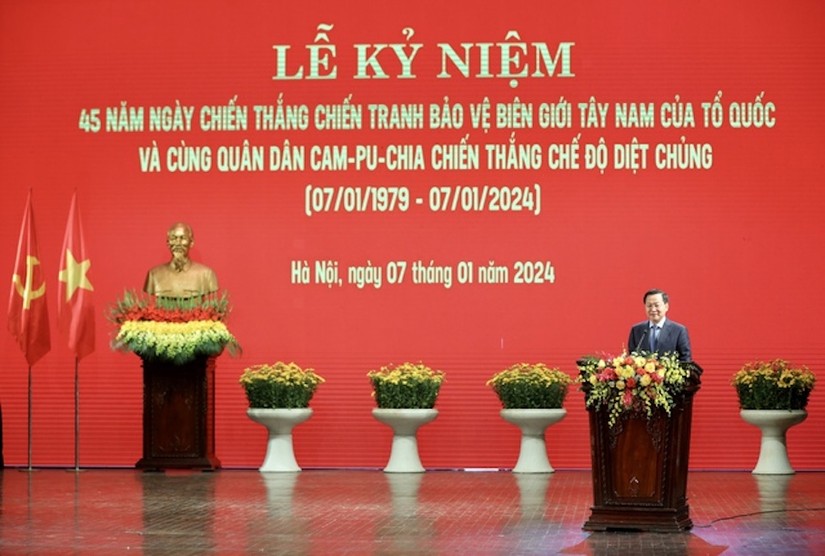 Ph&oacute; Thủ tướng L&ecirc; Minh Kh&aacute;i tr&igrave;nh b&agrave;y diễn văn tại buổi lễ.