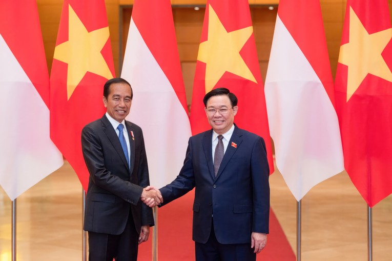 Chủ tịch Quốc hội Vương Đ&igrave;nh Huệ v&agrave; Tổng thống Indonesia Joko Widodo.