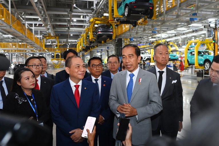 Tổng thống Joko Widodo chia sẻ đ&aacute;nh gi&aacute; về xe điện VinFast.