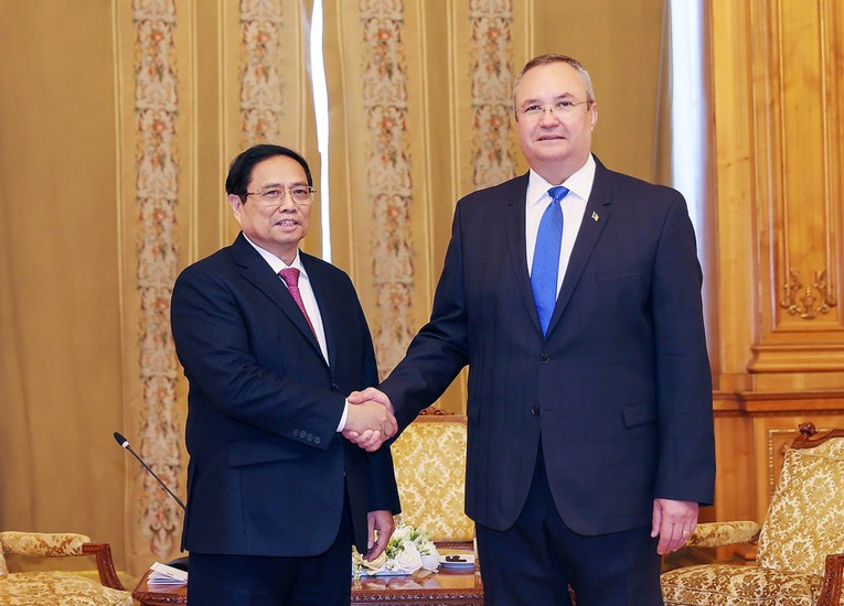 Thủ tướng Phạm Minh Ch&iacute;nh v&agrave; Chủ tịch Thượng viện Romania Nicolae Ciuca. Ảnh: VGP