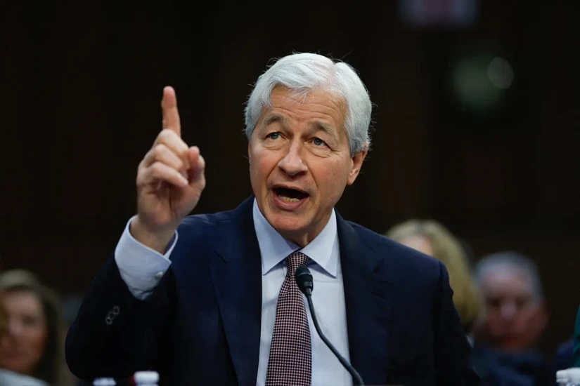 &Ocirc;ng Jamie Dimon cảnh b&aacute;o về một cuộc khủng hoảng kinh tế khi nợ của Mỹ tiếp tục gia tăng. Ảnh: Reuters