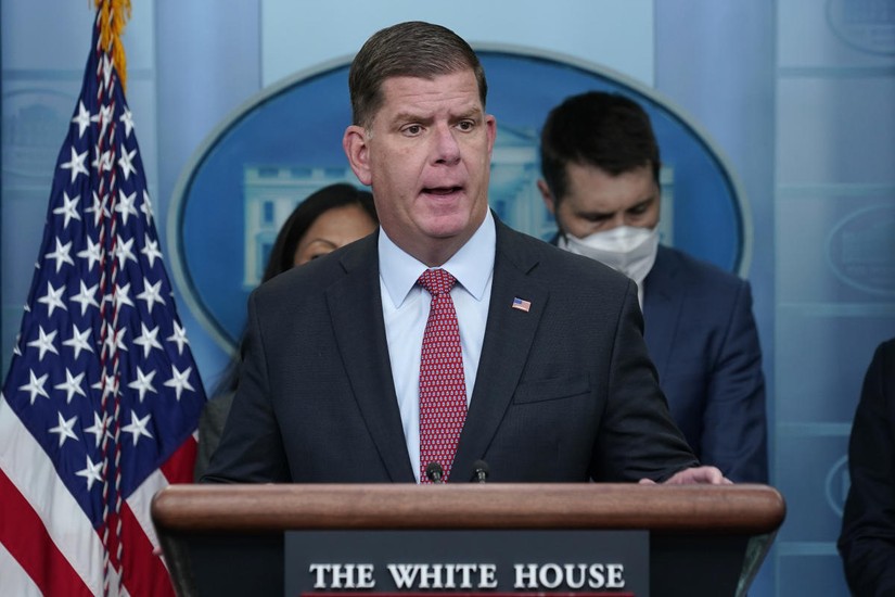 Bộ trưởng Lao động Mỹ Marty Walsh l&agrave; &ldquo;người được chỉ định sống s&oacute;t&rdquo;. Ảnh: AP