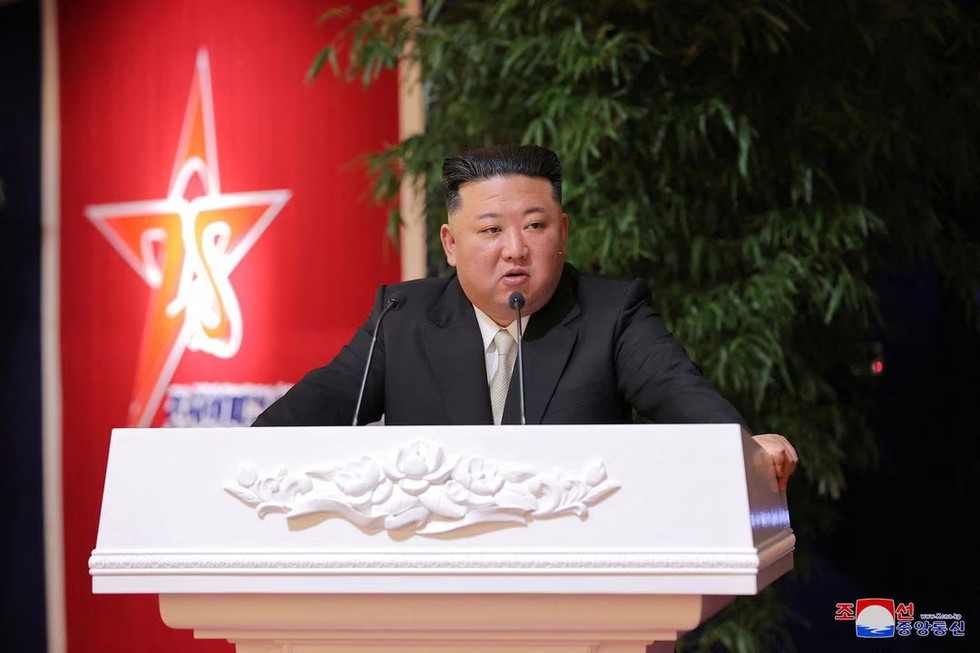 &Ocirc;ng Kim ca ngợi c&aacute;c binh l&iacute;nh Triều Ti&ecirc;n trong buổi lễ kỷ niệm. Ảnh: KCNA