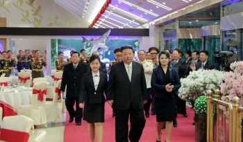 Ông Kim Jong Un cùng con gái dự lễ kỷ niệm ngày thành lập quân đội