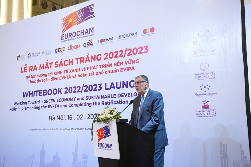 Chủ tịch EuroCham Alain Cany ph&aacute;t biểu tại Lễ ra mắt S&aacute;ch Trắng năm 2023