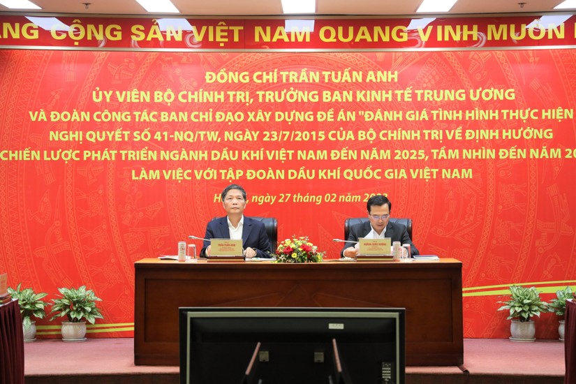 Cần c&oacute; chủ trương, định hướng chiến lược mới cho ph&aacute;t triển ng&agrave;nh dầu kh&iacute; Việt Nam.