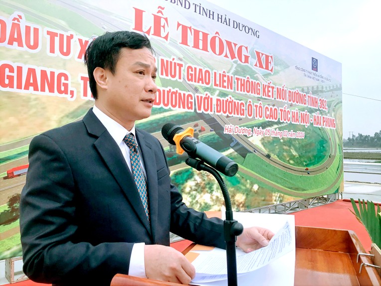 Chủ tịch UBND tỉnh Hải Dương Triệu Thế H&ugrave;ng ph&aacute;t biểu tại buổi lễ.