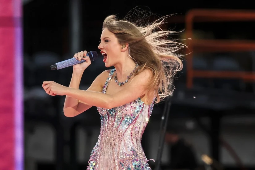 Ca sĩ Taylor Swift biểu diễn trong &amp;amp;quot;The Eras Tour&amp;amp;quot; ở Chicago, Mỹ, ng&agrave;y 2/6/2023. Ảnh: Chicago Tribune