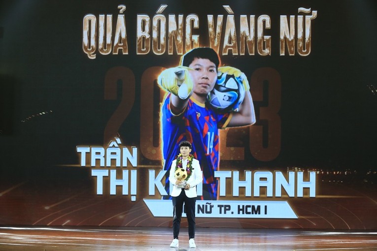 Thủ m&ocirc;n Kim Thanh với m&agrave;n thể hiện xuất sắc tại World Cup 2023 đ&atilde; gi&agrave;nh giải Quả b&oacute;ng v&agrave;ng nữ 2023.