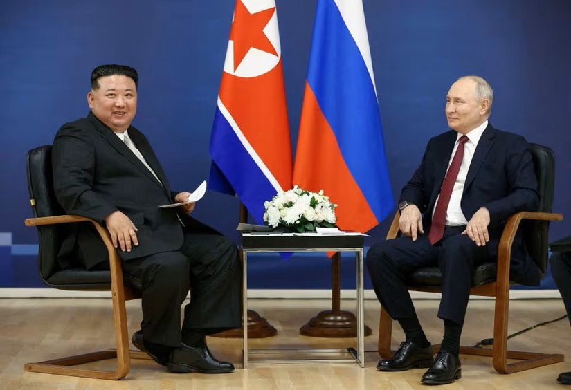 Tổng thống Nga Vladimir Putin v&agrave; nh&agrave; l&atilde;nh đạo Triều Ti&ecirc;n Kim Jong-un tại cuộc gặp ở v&ugrave;ng Viễn đ&ocirc;ng Amur, Nga, ng&agrave;y 13/9/2023. Ảnh: Sputnik