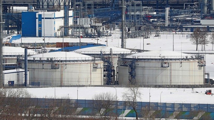 Một nh&agrave; m&aacute;y lọc dầu của Gazprom Neft ở Moscow. Ảnh: TASS